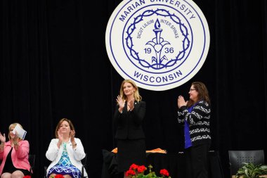  Wisconsin ABD - Wisconsin 'deki Marian Üniversitesi' nde mezuniyet kutlaması, tutkuları eyleme dönüştürme ve ilham verme amaçlı bir eğitim sunan özel bir Katolik Üniversitesi 'dir.