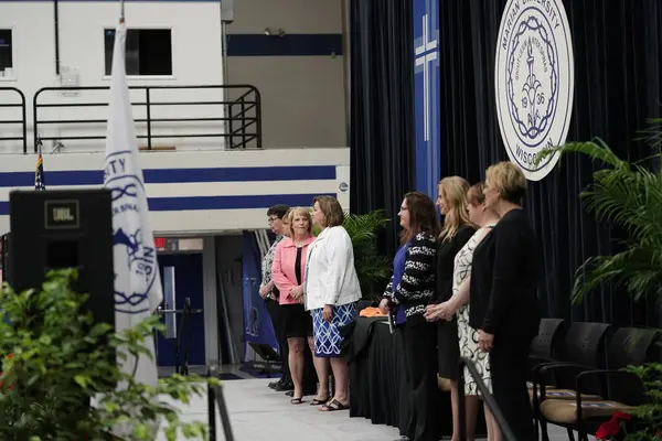  Wisconsin ABD - Wisconsin 'deki Marian Üniversitesi' nde mezuniyet kutlaması, tutkuları eyleme dönüştürme ve ilham verme amaçlı bir eğitim sunan özel bir Katolik Üniversitesi 'dir.