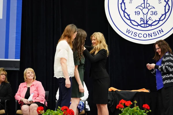  Wisconsin ABD - Wisconsin 'deki Marian Üniversitesi' nde mezuniyet kutlaması, tutkuları eyleme dönüştürme ve ilham verme amaçlı bir eğitim sunan özel bir Katolik Üniversitesi 'dir.