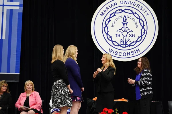  Wisconsin ABD - Wisconsin 'deki Marian Üniversitesi' nde mezuniyet kutlaması, tutkuları eyleme dönüştürme ve ilham verme amaçlı bir eğitim sunan özel bir Katolik Üniversitesi 'dir.
