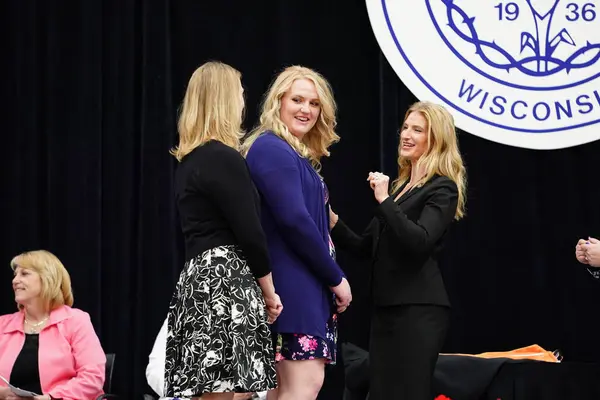  Wisconsin ABD - Wisconsin 'deki Marian Üniversitesi' nde mezuniyet kutlaması, tutkuları eyleme dönüştürme ve ilham verme amaçlı bir eğitim sunan özel bir Katolik Üniversitesi 'dir.