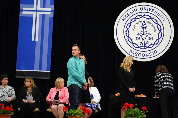  Wisconsin ABD - Wisconsin 'deki Marian Üniversitesi' nde mezuniyet kutlaması, tutkuları eyleme dönüştürme ve ilham verme amaçlı bir eğitim sunan özel bir Katolik Üniversitesi 'dir.