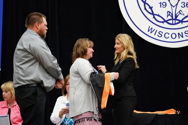  Wisconsin ABD - Wisconsin 'deki Marian Üniversitesi' nde mezuniyet kutlaması, tutkuları eyleme dönüştürme ve ilham verme amaçlı bir eğitim sunan özel bir Katolik Üniversitesi 'dir.