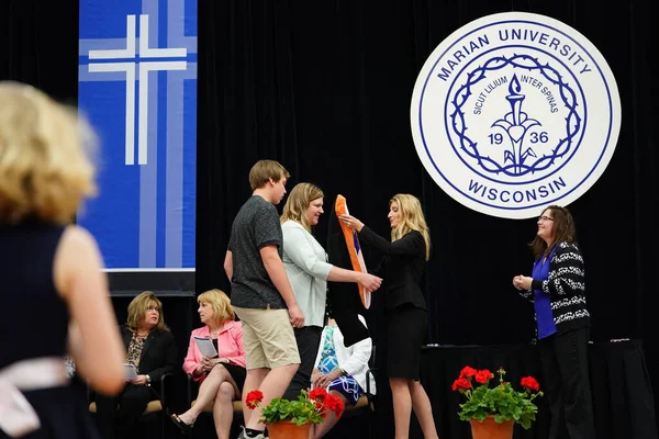  Wisconsin ABD - Wisconsin 'deki Marian Üniversitesi' nde mezuniyet kutlaması, tutkuları eyleme dönüştürme ve ilham verme amaçlı bir eğitim sunan özel bir Katolik Üniversitesi 'dir.