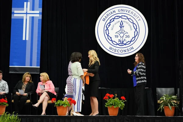  Wisconsin ABD - Wisconsin 'deki Marian Üniversitesi' nde mezuniyet kutlaması, tutkuları eyleme dönüştürme ve ilham verme amaçlı bir eğitim sunan özel bir Katolik Üniversitesi 'dir.
