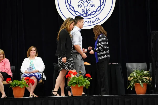  Wisconsin ABD - Wisconsin 'deki Marian Üniversitesi' nde mezuniyet kutlaması, tutkuları eyleme dönüştürme ve ilham verme amaçlı bir eğitim sunan özel bir Katolik Üniversitesi 'dir.