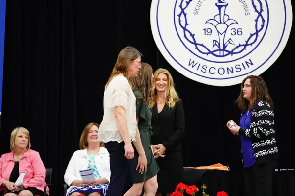  Wisconsin ABD - Wisconsin 'deki Marian Üniversitesi' nde mezuniyet kutlaması, tutkuları eyleme dönüştürme ve ilham verme amaçlı bir eğitim sunan özel bir Katolik Üniversitesi 'dir.
