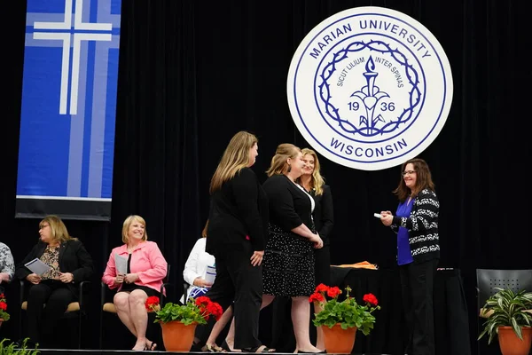  Wisconsin ABD - Wisconsin 'deki Marian Üniversitesi' nde mezuniyet kutlaması, tutkuları eyleme dönüştürme ve ilham verme amaçlı bir eğitim sunan özel bir Katolik Üniversitesi 'dir.