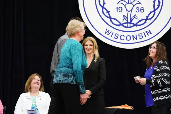  Wisconsin ABD - Wisconsin 'deki Marian Üniversitesi' nde mezuniyet kutlaması, tutkuları eyleme dönüştürme ve ilham verme amaçlı bir eğitim sunan özel bir Katolik Üniversitesi 'dir.