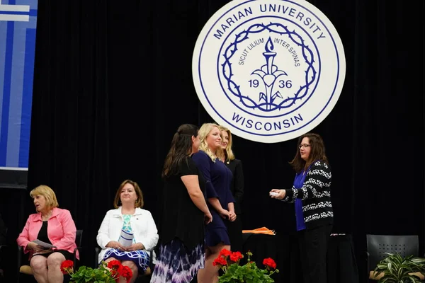  Wisconsin ABD - Wisconsin 'deki Marian Üniversitesi' nde mezuniyet kutlaması, tutkuları eyleme dönüştürme ve ilham verme amaçlı bir eğitim sunan özel bir Katolik Üniversitesi 'dir.