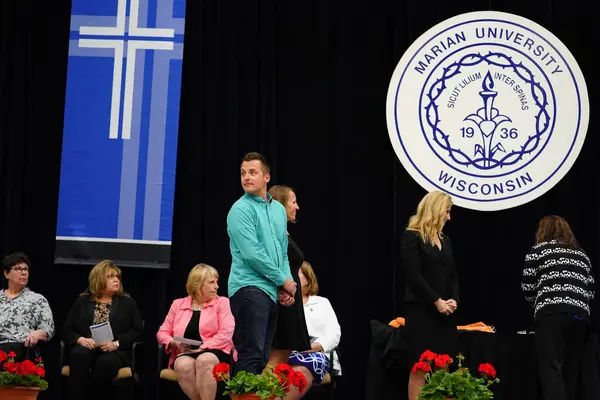  Wisconsin ABD - Wisconsin 'deki Marian Üniversitesi' nde mezuniyet kutlaması, tutkuları eyleme dönüştürme ve ilham verme amaçlı bir eğitim sunan özel bir Katolik Üniversitesi 'dir.