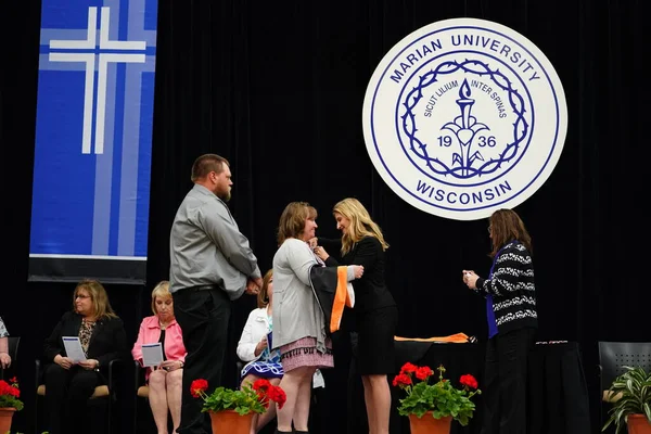  Wisconsin ABD - Wisconsin 'deki Marian Üniversitesi' nde mezuniyet kutlaması, tutkuları eyleme dönüştürme ve ilham verme amaçlı bir eğitim sunan özel bir Katolik Üniversitesi 'dir.