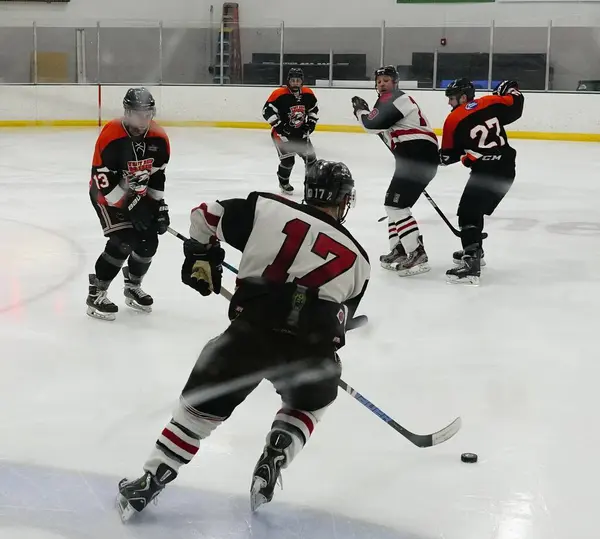 FOND DU LAC, WISCONSIN, CANADA: Fond du Lac Bears vs. West Bend Bombers hokey maçı