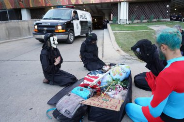 Milwaukee, Wisconsin / ABD - 20 Ağustos 2020: Siyahi yaşamları protesto eden DNC protestocularına karşı yürüyüş koalisyonu.