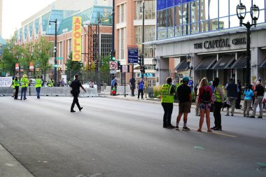 Milwaukee, Wisconsin / ABD - 20 Ağustos 2020: Siyahi yaşamları protesto eden DNC protestocularına karşı yürüyüş koalisyonu.