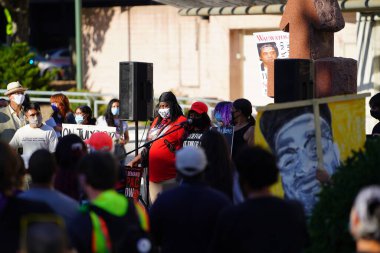 Milwaukee, Wisconsin / ABD - 20 Ağustos 2020: Siyahi yaşamları protesto eden DNC protestocularına karşı yürüyüş koalisyonu.