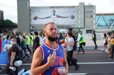Milwaukee, Wisconsin / ABD - 20 Ağustos 2020: Siyahi yaşamları protesto eden DNC protestocularına karşı yürüyüş koalisyonu.