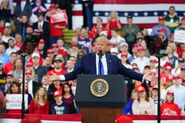 Milwaukee, Wisconsin / ABD - 14 Ocak 2020: 45 ABD Başkanı Donald J. Trump UW-Milwaukee Panter Arena 'da Amerika' yı Tekrar Büyük Yap Mitingi düzenledi ve güçlü bir konuşma yaptı..