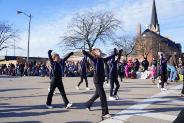 Green Bay, Wisconsin / ABD - 23 Kasım 2019: Green Bay, Wisconsin 'de Green Bay şehir merkezinin düzenlediği 36. Geleneksel Prevea Green Bay Noel Geçidi düzenlendi..