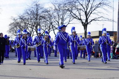 Green Bay, Wisconsin / ABD - 23 Kasım 2019: Vincent T. Lombardi Ortaokulu Spartalı müzik bandosu Green Bay 'in ev sahipliğinde 36..