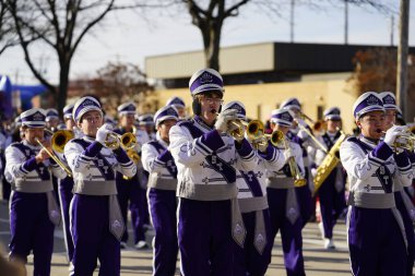 Green Bay, Wisconsin / ABD - 23 Kasım 2019: Green Bay West School Wildcats müzik bandosu Green Bay 'in ev sahipliğinde 36..