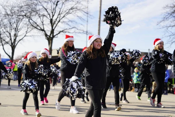 Green Bay, Wisconsin / ABD - 23 Kasım 2019: Green Bay, Wisconsin 'de Green Bay şehir merkezinin düzenlediği 36. Geleneksel Prevea Green Bay Noel Geçidi düzenlendi..