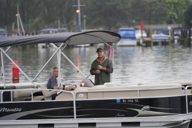 Fond du Lac, Wisconsin ABD - 26 Ağustos 2019: Askeri Takdir Gezisi 'nin 10. Yat Kulübü, onlara Winnebago Gölü' nde benzersiz zaman geçirterek hem aktif asker hem de askeri gazileri onurlandırıyor.