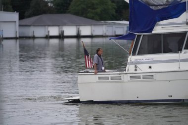 Fond du Lac, Wisconsin ABD - 26 Ağustos 2019: Askeri Takdir Gezisi 'nin 10. Yat Kulübü, onlara Winnebago Gölü' nde benzersiz zaman geçirterek hem aktif asker hem de askeri gazileri onurlandırıyor.