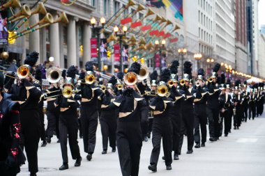 Chicago, Illinois / ABD - 28 Kasım 2019: Refuge Productions a Family Christian Centers yapım şirketi Dan Amca 'nın Chicago Şükran Günü Geçidi' ne katıldı..