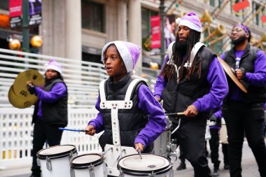 Chicago, Illinois / ABD - 28 Kasım 2019: Refuge Productions a Family Christian Centers yapım şirketi Dan Amca 'nın Chicago Şükran Günü Geçidi' ne katıldı..