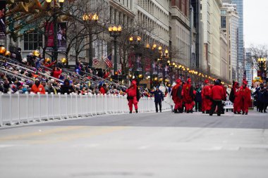 Chicago, Illinois / ABD - 28 Kasım 2019: Refuge Productions a Family Christian Centers yapım şirketi Dan Amca 'nın Chicago Şükran Günü Geçidi' ne katıldı..