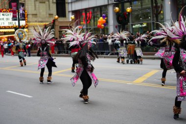 Chicago, Illinois / ABD - 28 Kasım 2019: Refuge Productions a Family Christian Centers yapım şirketi Dan Amca 'nın Chicago Şükran Günü Geçidi' ne katıldı..