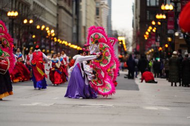 Chicago, Illinois ABD - 23 Kasım 2023: Chicago Koreli dans şirketi Şikago Şükran Günü Geçidi 'ne katıldı.