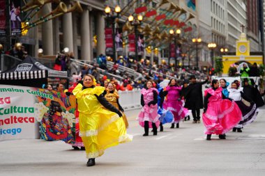 Chicago, Illinois / ABD - 28 Kasım 2019: Refuge Productions a Family Christian Centers yapım şirketi Dan Amca 'nın Chicago Şükran Günü Geçidi' ne katıldı..