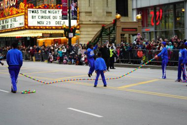 Chicago, Illinois / ABD - 28 Kasım 2019: Refuge Productions a Family Christian Centers yapım şirketi Dan Amca 'nın Chicago Şükran Günü Geçidi' ne katıldı..