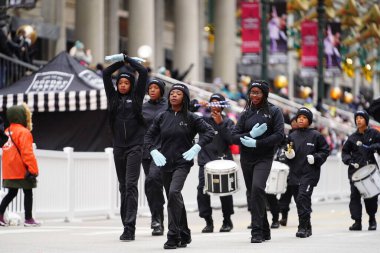 Chicago, Illinois / ABD - 28 Kasım 2019: Refuge Productions a Family Christian Centers yapım şirketi Dan Amca 'nın Chicago Şükran Günü Geçidi' ne katıldı..