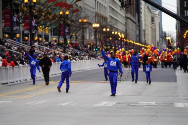 Chicago, Illinois / ABD - 28 Kasım 2019: Refuge Productions a Family Christian Centers yapım şirketi Dan Amca 'nın Chicago Şükran Günü Geçidi' ne katıldı..