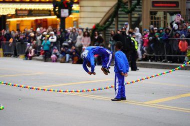 Chicago, Illinois / ABD - 28 Kasım 2019: Refuge Productions a Family Christian Centers yapım şirketi Dan Amca 'nın Chicago Şükran Günü Geçidi' ne katıldı..