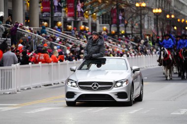 Chicago, Illinois / ABD - 28 Kasım 2019: Refuge Productions a Family Christian Centers yapım şirketi Dan Amca 'nın Chicago Şükran Günü Geçidi' ne katıldı..