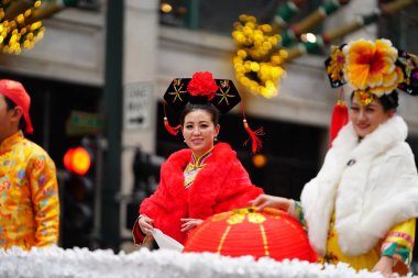 Chicago, Illinois / ABD - 28 Kasım 2019: Refuge Productions a Family Christian Centers yapım şirketi Dan Amca 'nın Chicago Şükran Günü Geçidi' ne katıldı..