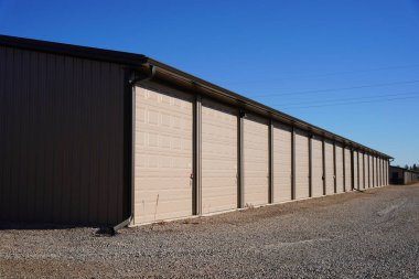 Tan Brown depolama birimleri mal sahibinin mülkünü tutuyor..