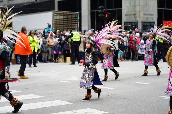 Chicago, Illinois / ABD - 28 Kasım 2019: Refuge Productions a Family Christian Centers yapım şirketi Dan Amca 'nın Chicago Şükran Günü Geçidi' ne katıldı..