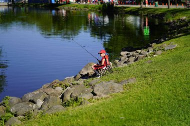 Fond du Lac, Wisconsin / USA - 8 Haziran 2019: Genç çocuklar ve kızlar hafta sonu gençler Walleye maratonunda koştu.