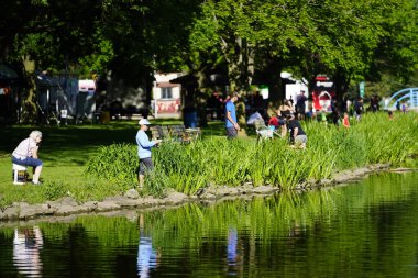 Fond du Lac, Wisconsin / USA - 8 Haziran 2019: Genç çocuklar ve kızlar hafta sonu gençler Walleye maratonunda koştu.