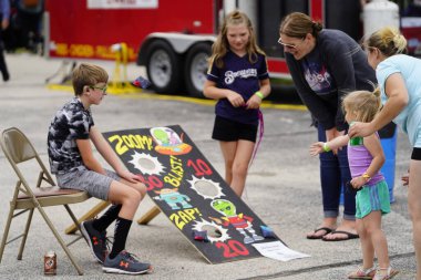Manitowoc, Wisconsin / ABD - 7 Eylül 2019: 501. Midwest Garrison Star Wars temalı kostüm giyenler, her yıl düzenlenen Sputnikfest etkinliğine katılan pek çok katılımcı ve çocuğa mutluluk getirdi