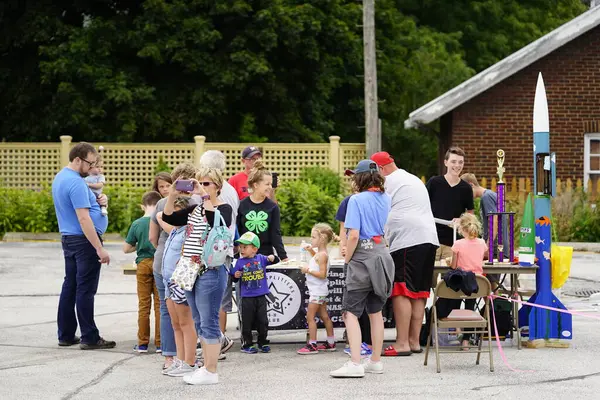 Manitowoc, Wisconsin / ABD - 7 Eylül 2019: 501. Midwest Garrison Star Wars temalı kostüm giyenler, her yıl düzenlenen Sputnikfest etkinliğine katılan pek çok katılımcı ve çocuğa mutluluk getirdi