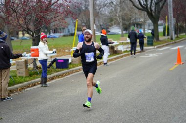 Madison, Wisconsin / ABD - 10 Kasım 2019: Birçok koşucu ve koşucu ve koşucu MADISON MARATHON 'a SSM HASTANESİ tarafından sunuldu.