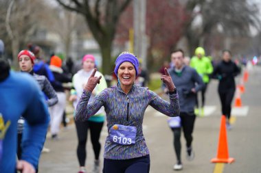 Madison, Wisconsin / ABD - 10 Kasım 2019: Birçok koşucu ve koşucu ve koşucu MADISON MARATHON 'a SSM HASTANESİ tarafından sunuldu.