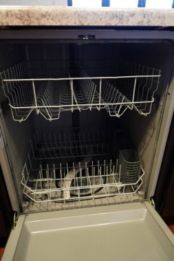 boş bulaşık makinesi yakın plan görüntüsü