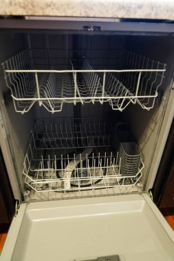 boş bulaşık makinesi yakın plan görüntüsü